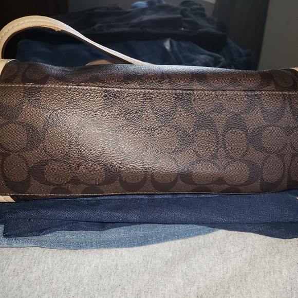 Coach Peyton Signature Pocket Tote - Picture 4 of 6